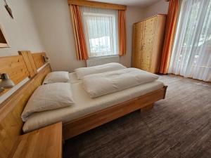Łóżko lub łóżka w pokoju w obiekcie Pension Appartement Ambrosi