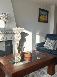 A seating area at A CALZADA