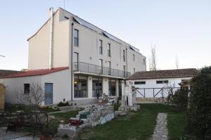 The building in which a vendégházakat is located