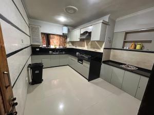 Kuchyň nebo kuchyňský kout v ubytování Kashmiri kothi - Srinagar stay + 27 fotografií