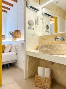 Koupelna v ubytování Moona Hostal Altea + 36 fotografií