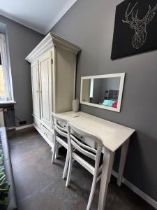 a dining room table with two chairs and a mirror at Apartament Centrum 3-pokojowy Klimatyzacja nr 4 in Radom +9 photos