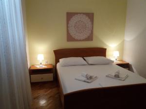 Posteľ alebo postele v izbe v ubytovaní Apartmani Radan