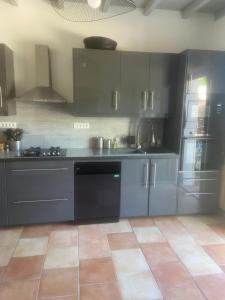 Η κουζίνα ή μικρή κουζίνα στο Maison au pied du Luberon +17 φωτογραφίες