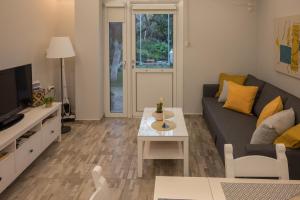 A seating area at The Prickly Pear Apartment
