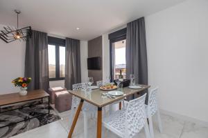 Φωτογραφία από το άλμπουμ του Villa 23 B heated pool στο Τρογκίρ
