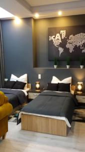 Łóżko lub łóżka w pokoju w obiekcie Apartamenty Centrum Krawiecka