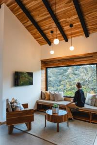 Χώρος καθιστικού στο MAUMA Forest Villas - Fireplace & Amazing Views