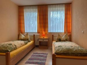 Postel nebo postele na pokoji v ubytování Family Apartment on Rügen