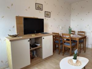 Kuchyň nebo kuchyňský kout v ubytování Family Apartment on Rügen