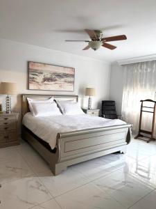 a bedroom with a bed and a ceiling fan at House surrounded by nature in Cali