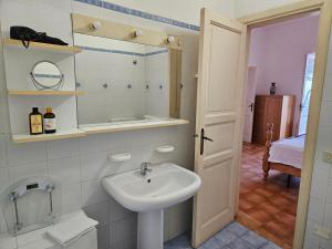 Koupelna v ubytování Villa Eolie + 121 fotografií