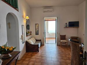 TV a/nebo společenská místnost v ubytování Villa Eolie