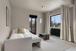 Ảnh trong thư viện ảnh của Newly renovated apartment by the sea in Hafnarfjörður ở Hafnarfjördur