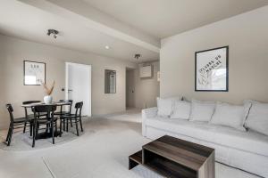 Ảnh trong thư viện ảnh của Newly renovated apartment by the sea in Hafnarfjörður ở Hafnarfjördur