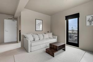 Ảnh trong thư viện ảnh của Newly renovated apartment by the sea in Hafnarfjörður ở Hafnarfjördur