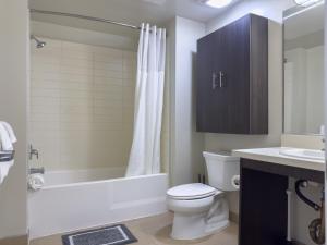 a bathroom with a toilet and a tub and a sink at Studio Suite - 5 Min Walk to Crypto Arena and Convention Center in Los Angeles