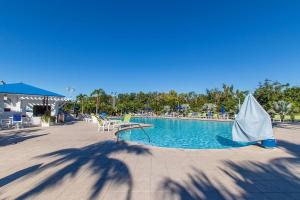 Bazén v ubytování Ocean Pointe Resorts - 1214 Sea View nebo v jeho okolí