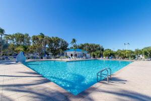 Bazén v ubytování Ocean Pointe Resorts - 1214 Sea View nebo v jeho okolí