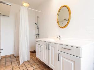 Un baño con un lavabo blanco y un espejo. en 8 person holiday home in Roslev, en Roslev 22 fotos más