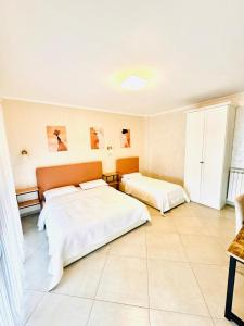 Un pat sau paturi într-o cameră la Dodo Holiday in Rome