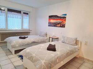a bedroom with two beds and a painting on the wall at Gäste Unterkunft 2 in Mönchengladbach