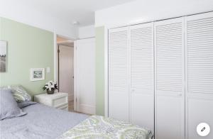 Ένα ή περισσότερα κρεβάτια σε δωμάτιο στο MBs Guest House in Portland Oregon