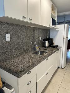Η κουζίνα ή μικρή κουζίνα στο Piscina, churrasqueira, garagem, sauna e academia!