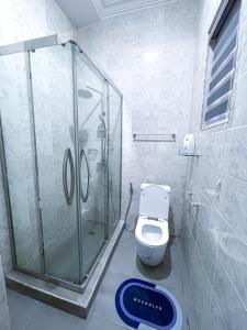 Koupelna v ubytování 5T Luxe Haven
