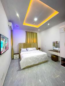 Postel nebo postele na pokoji v ubytování 5T Luxe Haven