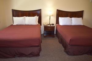Posteľ alebo postele v izbe v ubytovaní Lazy J Ranch Motel