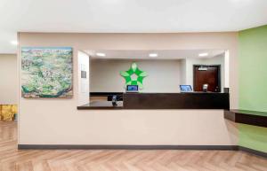 lobby z kasą w szpitalu w obiekcie Extended Stay America Suites - Asheville - Tunnel Rd w mieście Asheville