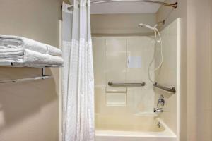 Koupelna v ubytování Extended Stay America Premier Suites - Portland - North