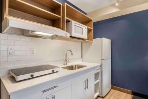 Kuchyň nebo kuchyňský kout v ubytování Extended Stay America Premier Suites - Portland - North