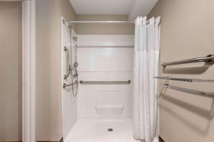 Koupelna v ubytování Extended Stay America Premier Suites - Portland - North