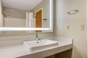 Koupelna v ubytování Extended Stay America Premier Suites - Portland - North
