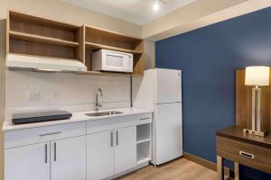 Kuchyň nebo kuchyňský kout v ubytování Extended Stay America Premier Suites - Portland - North