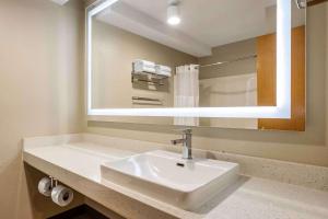 Koupelna v ubytování Extended Stay America Premier Suites - Portland - North