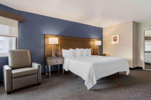 Postel nebo postele na pokoji v ubytování Extended Stay America Premier Suites - Portland - North