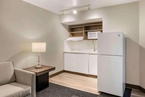Kuchyň nebo kuchyňský kout v ubytování Extended Stay America Premier Suites - Portland - North