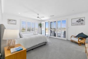 Letto o letti in una camera di YALLA24-Luxury Resort Style Home