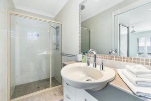 Bagno di YALLA24-Luxury Resort Style Home