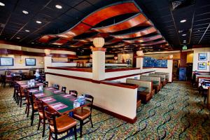 Restoran või mõni muu söögikoht majutusasutuses Lucky 7 Casino & Hotel (Howonquet Lodge)