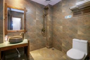 a bathroom with a toilet and a shower at 张家界畔山驿栈 in Zhangjiajie +37 photos