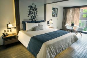 Uma cama ou camas num quarto em Flow Condesa - Adults Only