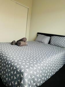 Fotografie z fotogalerie ubytování Charming Lakeside Retreat v destinaci Plumpton