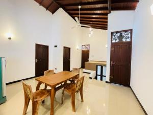 Kuchyň nebo kuchyňský kout v ubytování Emerald Villa