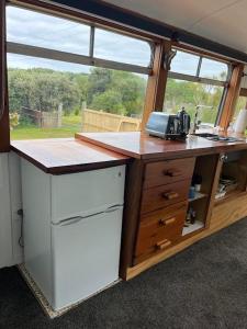 Kuchyň nebo kuchyňský kout v ubytování Luxury Beach Bus