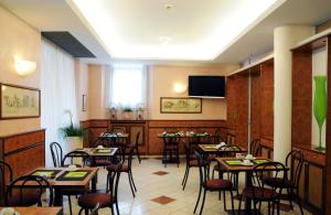 TV a/nebo společenská místnost v ubytování Hotel Button
