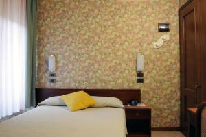 Postel nebo postele na pokoji v ubytování Hotel Button